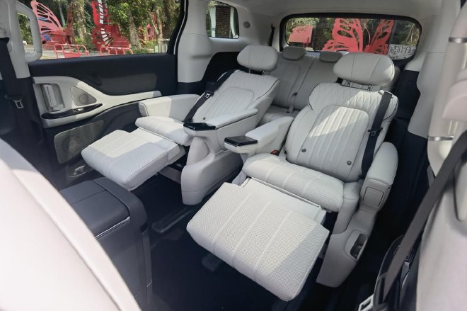 Huawei's "Shuangzhi" empowers to test drive the brand-new Lantu Dreamer Gankun Edition.