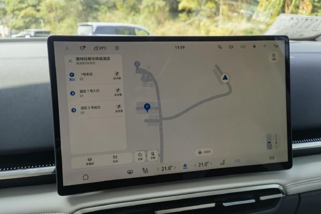 Huawei's "Shuangzhi" empowers to test drive the brand-new Lantu Dreamer Gankun Edition.