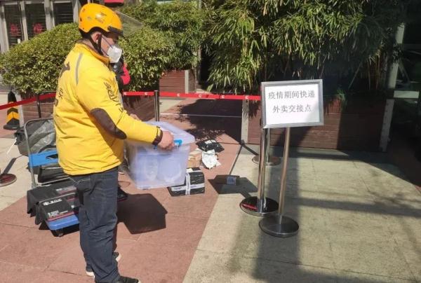 The delivery brother has no place to live after going out to work? Does SF City Knight earn more than 10,000 yuan a day? Responses from major platforms
