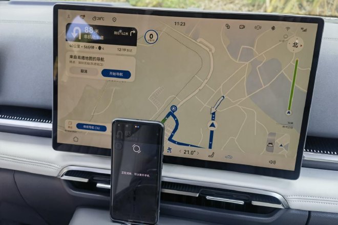 Huawei's "Shuangzhi" empowers to test drive the brand-new Lantu Dreamer Gankun Edition.
