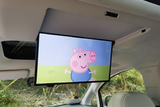 Huawei's "Shuangzhi" empowers to test drive the brand-new Lantu Dreamer Gankun Edition.