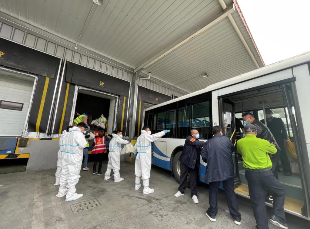 Close-up: When vegetables "sit" on the bus: Shanghai fully protects the dining table of 25 million citizens.