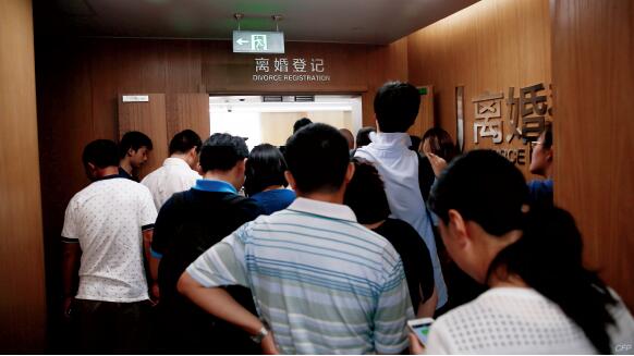 P28- Although the Shanghai Municipal Commission of Housing and Urban-Rural Development refuted the rumor of the new housing credit policy on August 29th, the Civil Affairs Bureau of Xuhui District of Shanghai divorced on August 30th.